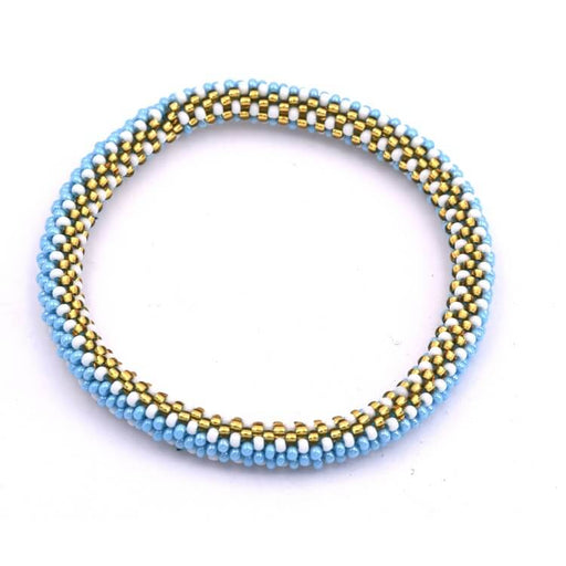 Kaufen Sie Perlen in der Schweiz Nepalesischer gehäkelter Armreif, Himmelblau, Weiß und Gold, 65 mm (1)