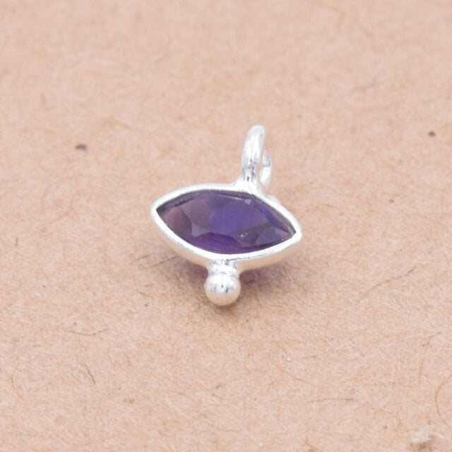 Ovaler Amethyst-Augenanhänger, gefasst in 925er Silber – 7 x 9 mm (1)