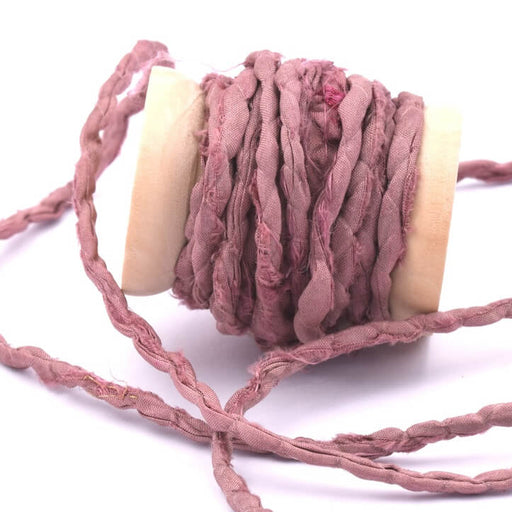 Kaufen Sie Perlen in der Schweiz Recyceltes Sari-Seidenband, genäht, Crinkle, dunkelrosa, 3 mm (1 m)