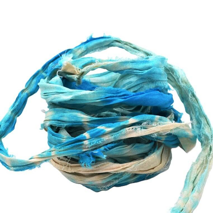 Ruban de soie sari recyclé effiloché froissé bleu et blanc 30mm (1m)