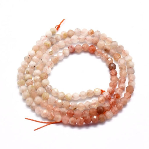 Kaufen Sie Perlen in der Schweiz Natürliche Erdbeerquarz-Facettenperle 3 mm – Loch: 0,5 mm (1 Strang – 35 cm)