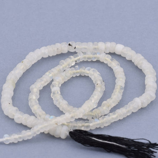 Kaufen Sie Perlen in der Schweiz Mondstein-Rondelle-Perle 2–4 x 4–5 mm – Loch: 0,5 mm (1 Strang – 33 cm)