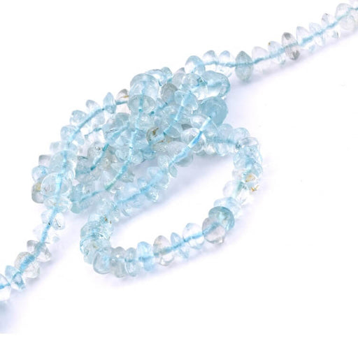 Kaufen Sie Perlen in der Schweiz Aquamarin-Knopfperle 5–7 x 3–5 mm – Loch: 0.5 mm (1 Strang – 33 cm)