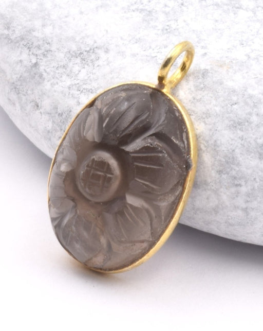 Kaufen Sie Perlen in der Schweiz Ovaler Anhänger Blume geschnitzt Rauchquarz -silber 925 vergoldet 17x13mm (1)