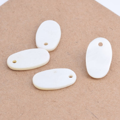 Kaufen Sie Perlen in der Schweiz Weiße ovale Muschelanhänger 17x10mm (4)