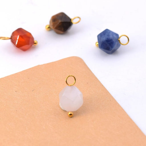Kaufen Sie Perlen in der Schweiz Charms Polygon Natürliche perle Weiße Jade - 8x9mm - Goldener Messingstift (2)