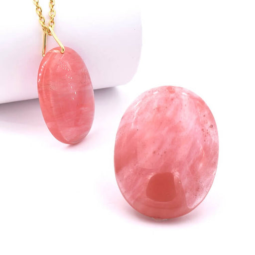 Kaufen Sie Perlen in der Schweiz Ovaler Anhänger aus Erdbeerquarzglas 46 x 34 mm - Loch: 1,2 mm (1)