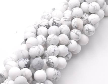 Kaufen Sie Perlen in der Schweiz Weiße Howlith Perlen, mattiert, rund - 8mm (1 Strang)