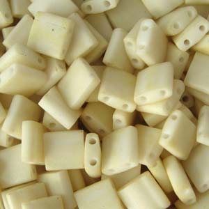 Cc2021 - miyuki tila perlen mat cream 5mm (25 beads)