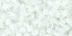 cc141 - perles Toho triangle 2.2mm ceylon snowflake (10g)