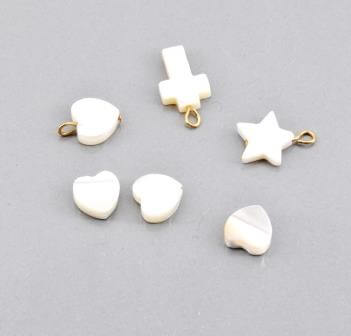 Kaufen Sie Perlen in der Schweiz Perlmutt weiss - Perlen herzförmig 8x8mm, Loch 0.8mm (5)