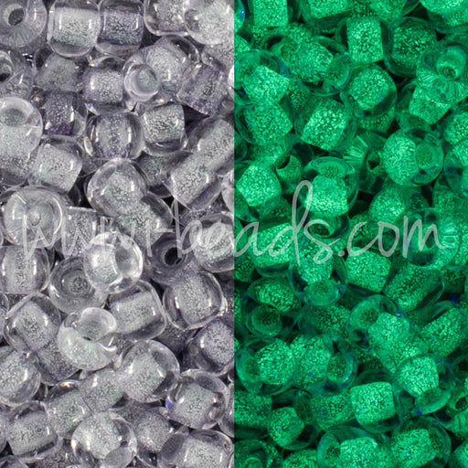 Kaufen Sie Perlen in der Schweiz cc2725 - Toho Rocailles Perlen 11/0 Glow in the dark gray crystal/bright green (10g)