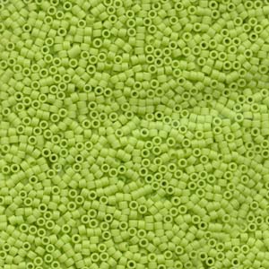 Kaufen Sie Perlen in der Schweiz DB763 -11/0 delica bead opaque MATTE CHARTREUSE- 1,6mm - Hole : 0,8mm (5gr)