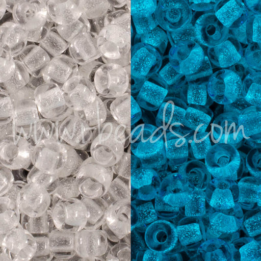 Kaufen Sie Perlen in der Schweiz cc2711 - Toho Rocailles Perlen 11/0 Glow in the dark crystal/bright blue (10g)