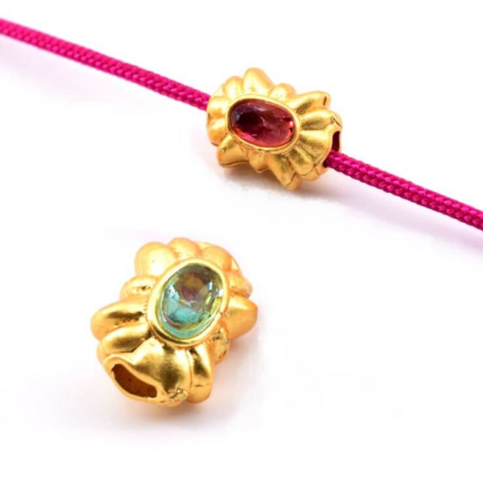 Perle ovale en acier doré mat et cabochon rouge et vert 10x8mm (1)