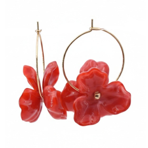 Boucle d'oreille fleurie rouge 3 pétales sur créoles acier doré 30mm (1 paire)