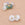 Perlengroßhändler in der Schweiz Knopf-Rondelle-Anhänger – weiße Jade und goldenes Messing 10 mm (2)