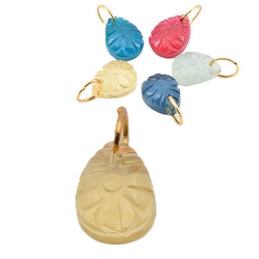 Pendentif goutte imitation citrine sculpté fleur 16x12mm et anneau laiton doré (1)