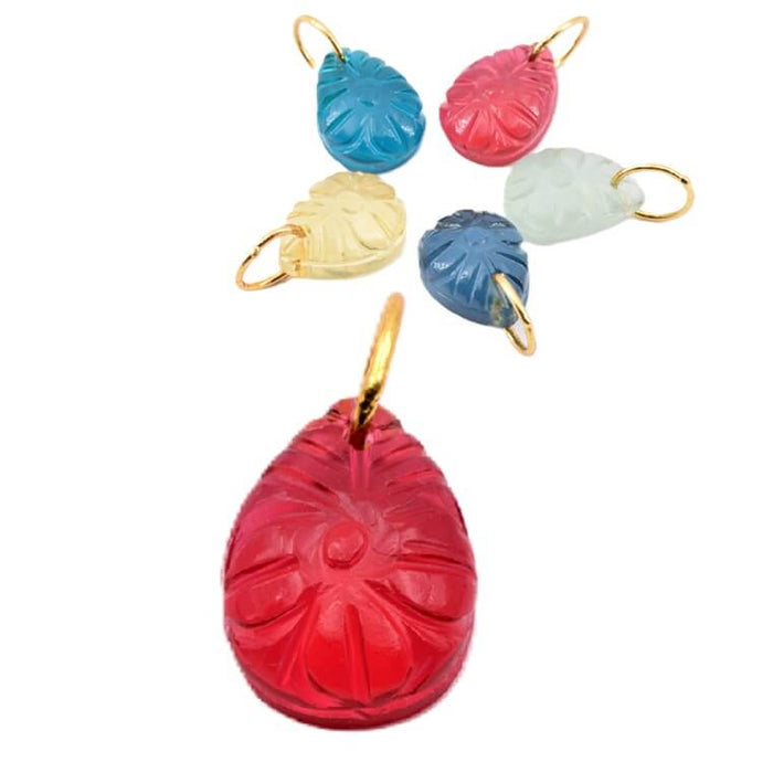 Tropfenförmiger Anhänger – 16 x 12 mm – Geschnitzte Blume – Rosa Turmalinimitat mit Messingring (1)