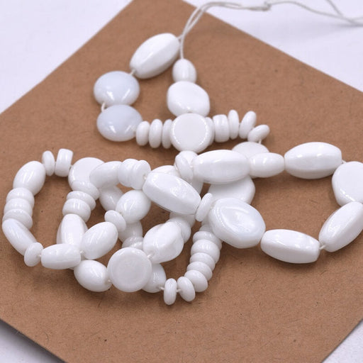 Kaufen Sie Perlen in der Schweiz Tschechische Glasperlenmischung, Form: Opaque White Mix, 2–12 mm (1 Strang – 41 cm)
