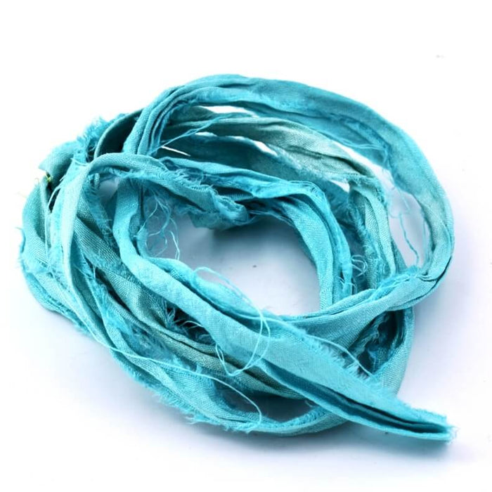 Ruban en soie de sari recyclée turquoise, froissé et effiloché 30 mm (1 m)