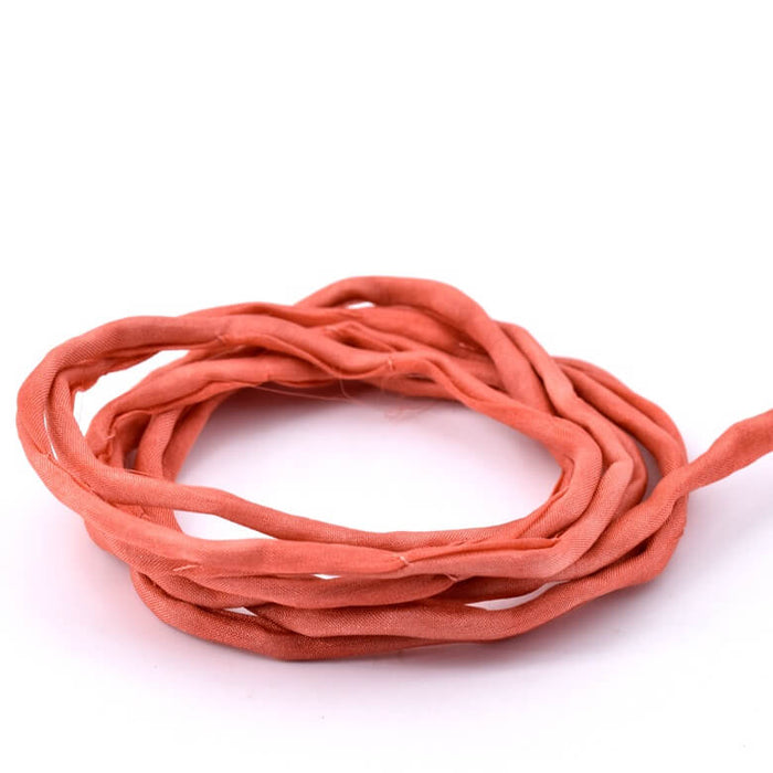 Cordon de soie naturelle teinture main rose indien 2mm (1m)