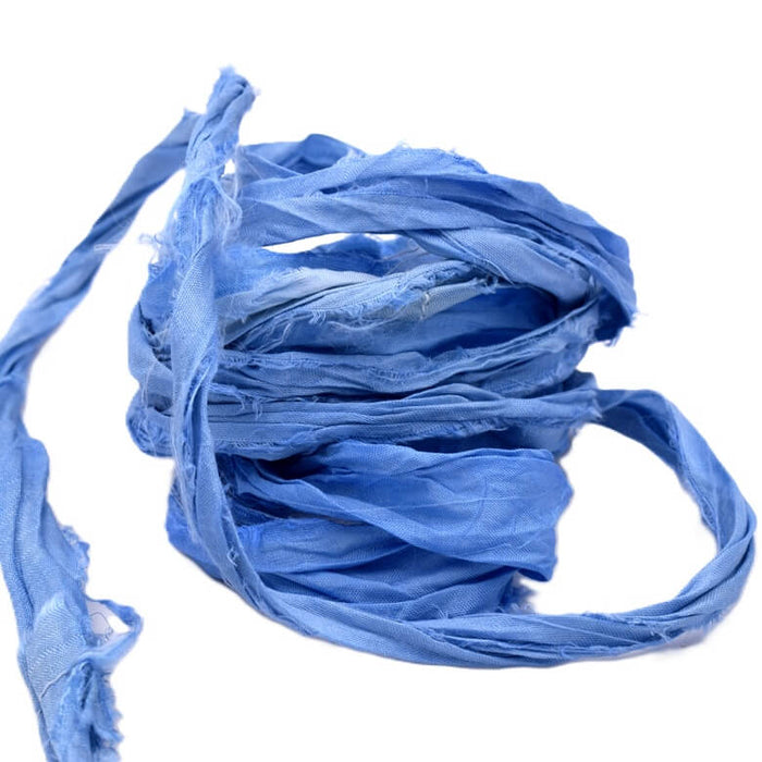 Ruban de soie sari recyclé effiloché froissé bleu 30mm (1m)