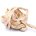 Ruban de soie sari recyclé effiloché froissé blanc cassé 30mm (1m)
