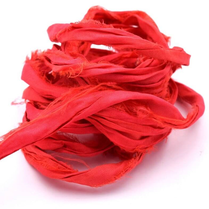 Ruban de soie sari recyclé effiloché froissé rouge 30mm (1m)