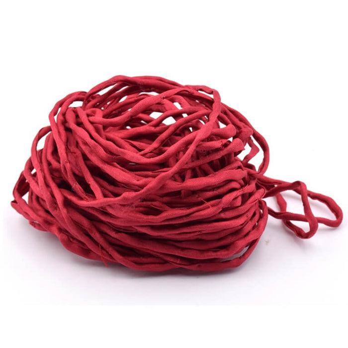 Cordon en soie naturelle teint à la main, rouge cerise 2 mm (1 m)