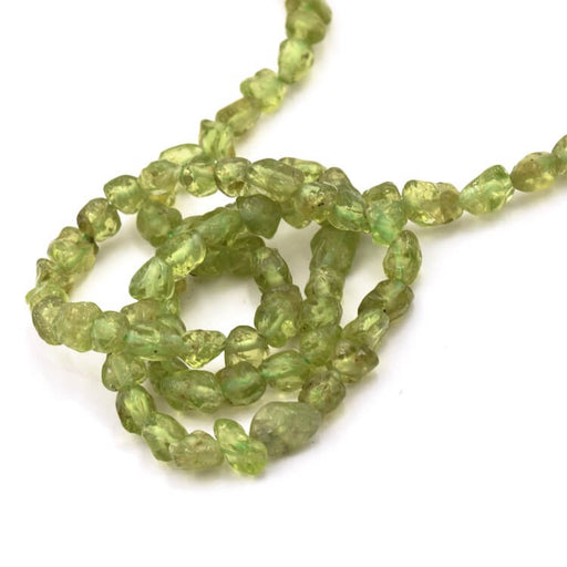 Peridot-Nugget-Perle 5–8 x 4–5 mm – Loch: 0,8 mm (1 Strang – 39 cm)