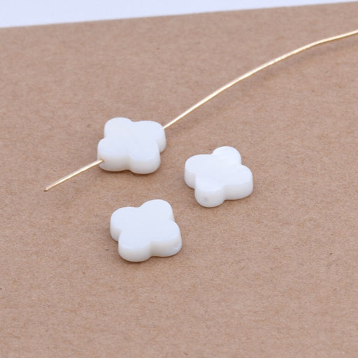 Kaufen Sie Perlen in der Schweiz Weiße Muschelperle, Kleeblatt, 10 mm – Loch: 0,8 mm (3)