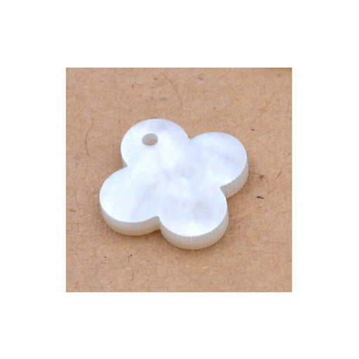 Pendentif en nacre forme trèfle croix 13mm - trou : 1mm (1)