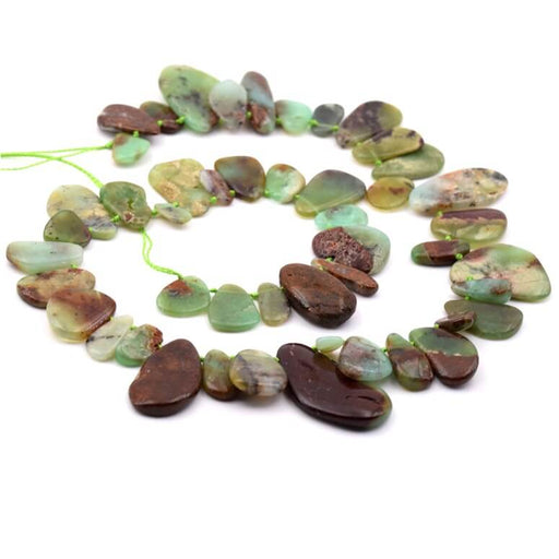 Kaufen Sie Perlen in der Schweiz Flache Chrysopras-Tropfenperle 6–20 mm – Loch: 0.5 mm (1 Strang – 40 cm)