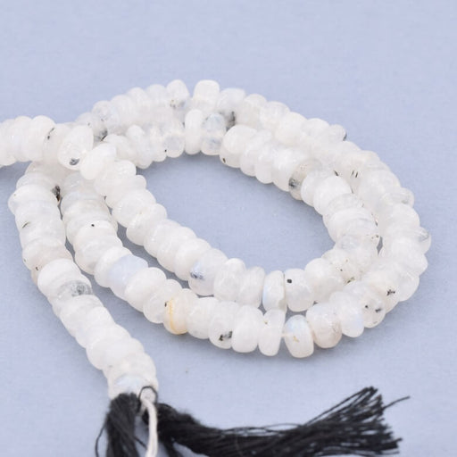 Kaufen Sie Perlen in der Schweiz Mondstein-Rondelle-Perle 5–7 x 3–5 mm – Loch: 0.5 mm (1 Strang – 32 cm)