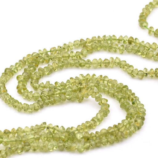 Kaufen Sie Perlen in der Schweiz Peridot-Knopfperle 4–6 x 3–5 mm – Loch: 0.5 mm (1 Strang – 33 cm)