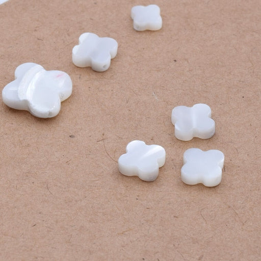 Perle en nacre blanche naturelle trèfle 8x3mm - trou : 0.8mm (3)