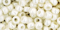 cc122 - perles de rocaille Toho 6/0 opaque lustered navajo white (10g)
