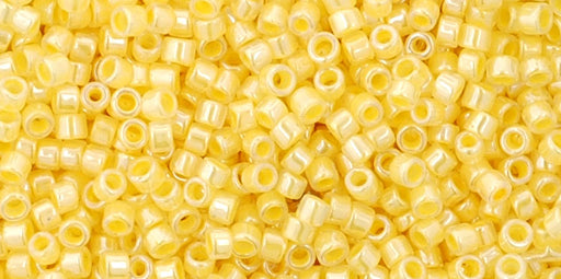 Achat cc903- Toho Treasure beads 11/0 Ceylon Custard (5gr)