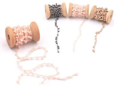 Cordon coton fin avec perles de rocaille ROSE clair (90cm)