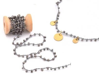 Cordon coton fin avec perles de rocaille GRIS (90cm)