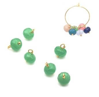 Breloques perles Jade Natuelle couleur VERTE 8mm + anneau plaqué or (Par 2)