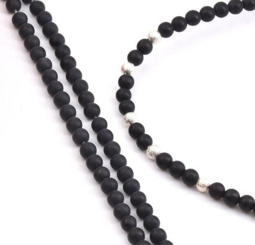 Perles rondes Onyx noir MAT 4.5mm sur fil 38 cm 92 perles (1 fil)
